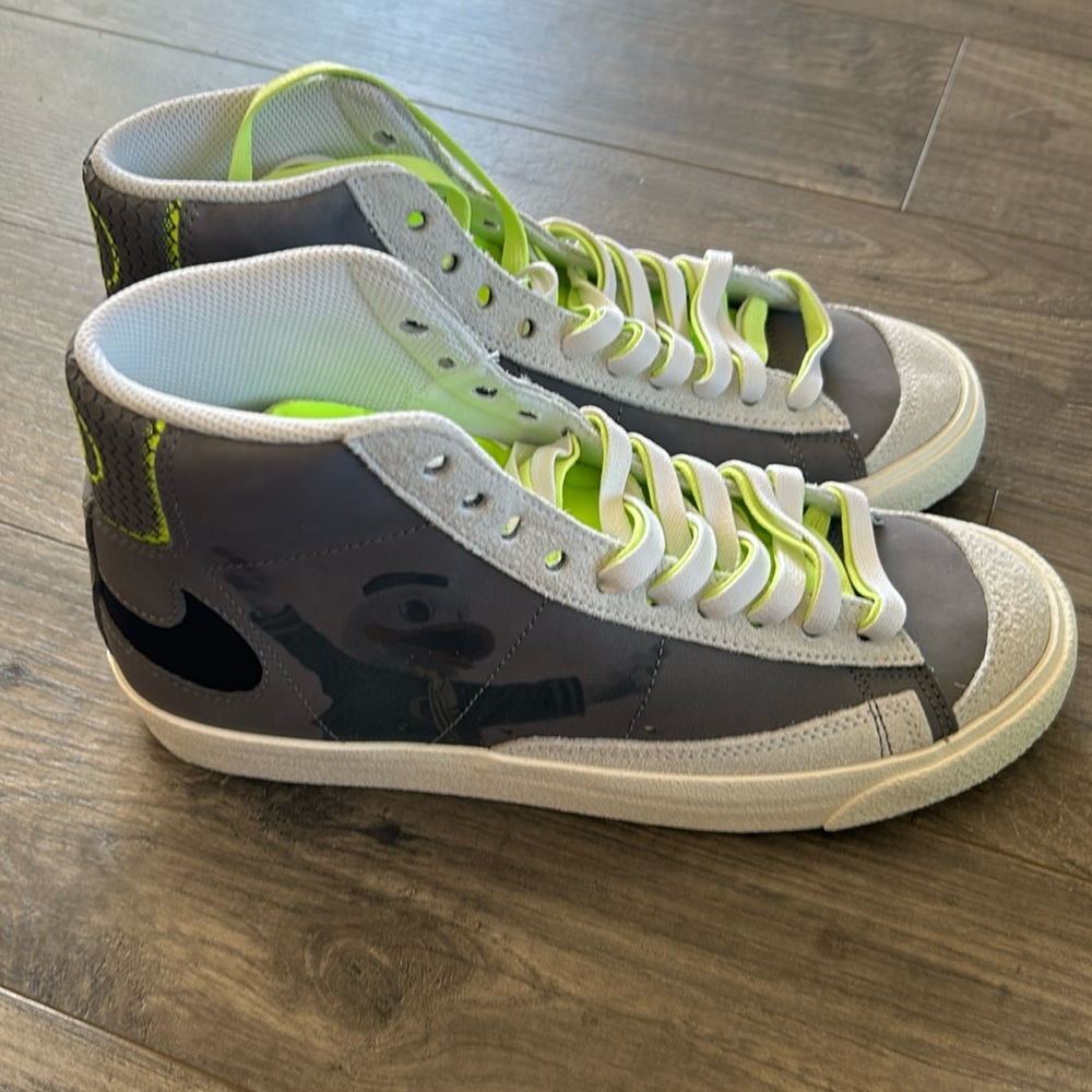 Nike Blazer mid 77 UO limited edition shoes new in box